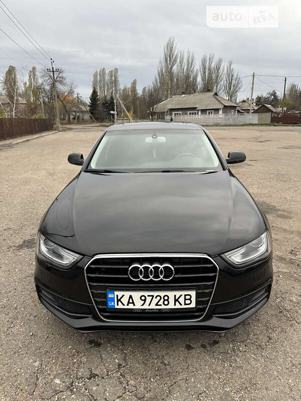 Седан Audi A4 2014 в Днепре