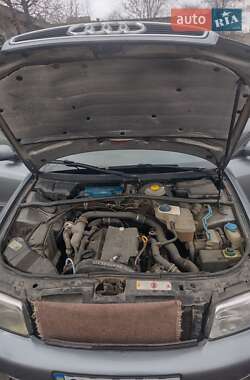 Універсал Audi A4 1996 в Чернівцях