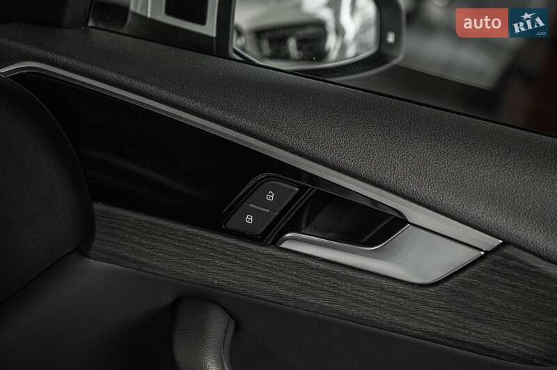 Седан Audi A4 2019 в Одессе