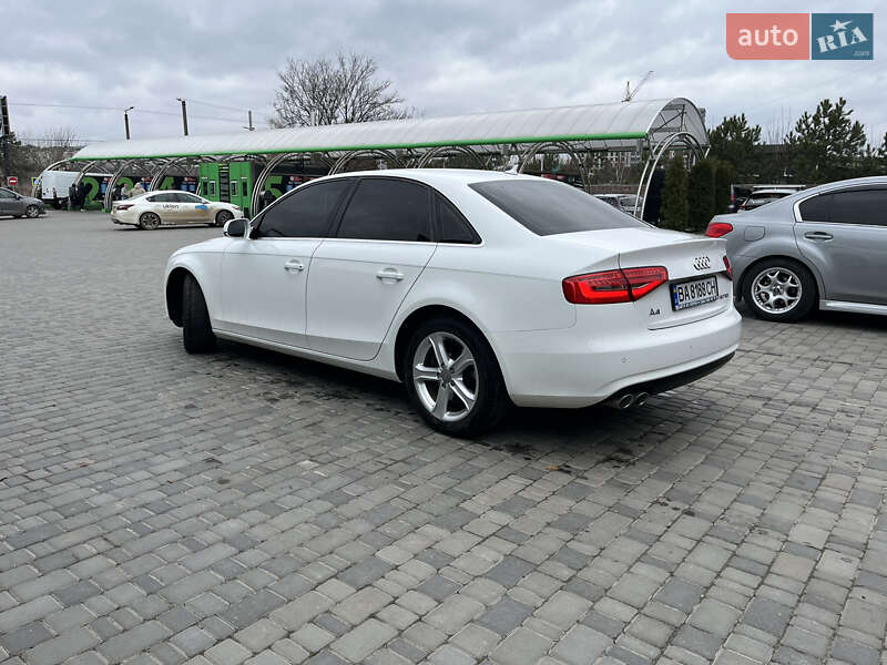 Седан Audi A4 2014 в Киеве