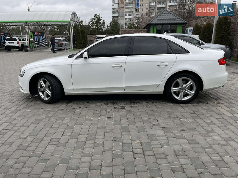 Седан Audi A4 2014 в Киеве