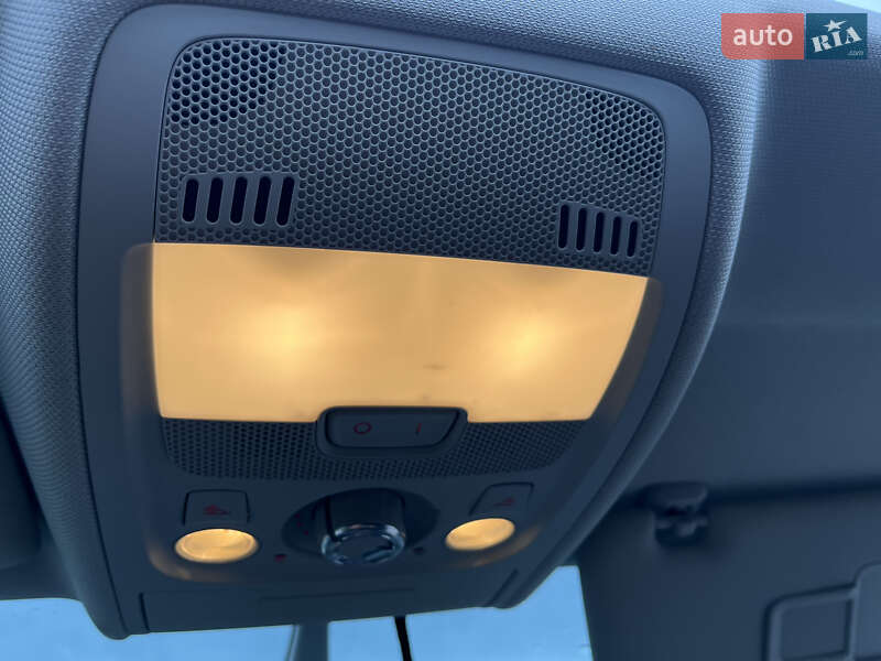 Седан Audi A4 2014 в Киеве