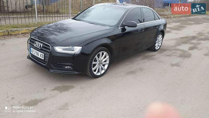 Седан Audi A4 2012 в Днепре
