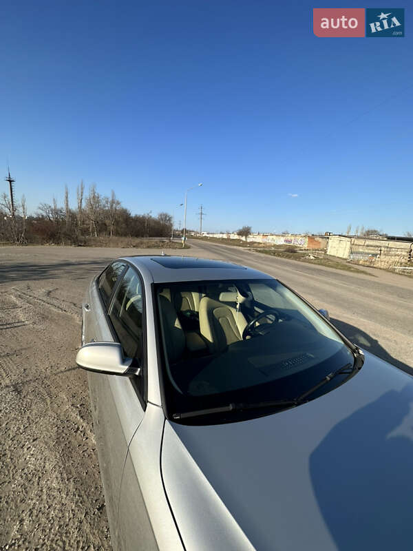 Седан Audi A4 2013 в Южноукраинске