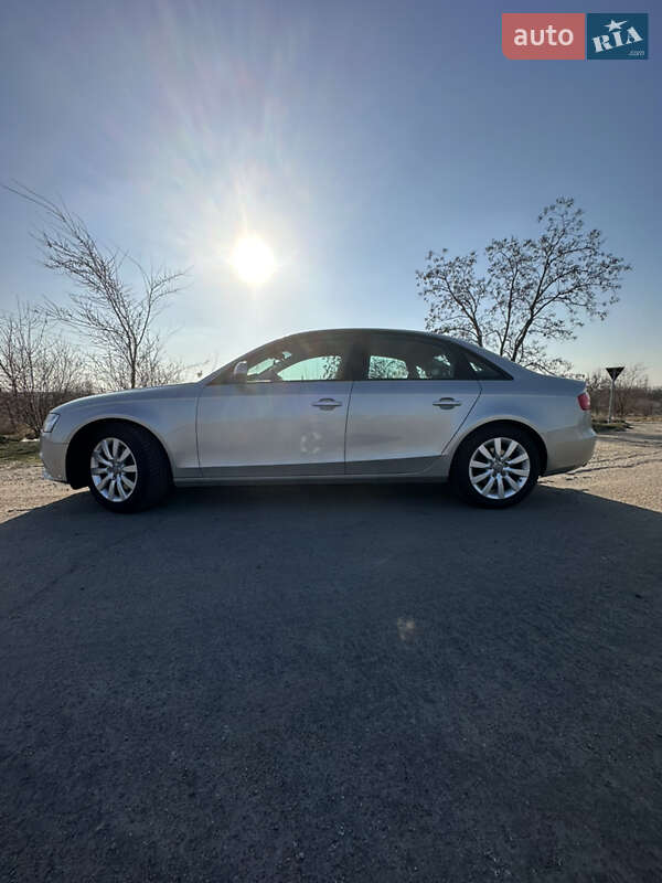 Седан Audi A4 2013 в Южноукраинске