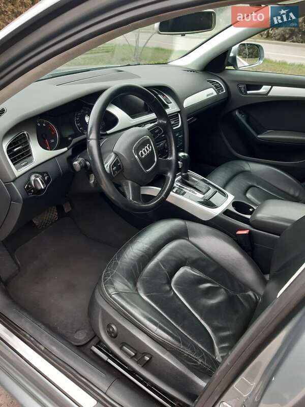 Седан Audi A4 2010 в Измаиле