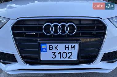 Седан Audi A4 2015 в Ровно