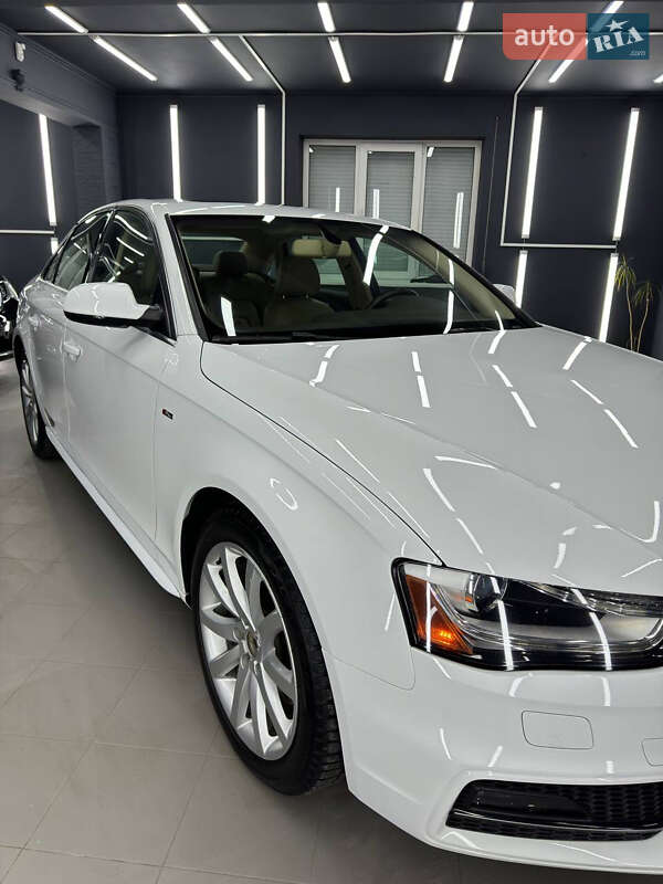 Седан Audi A4 2014 в Ивано-Франковске