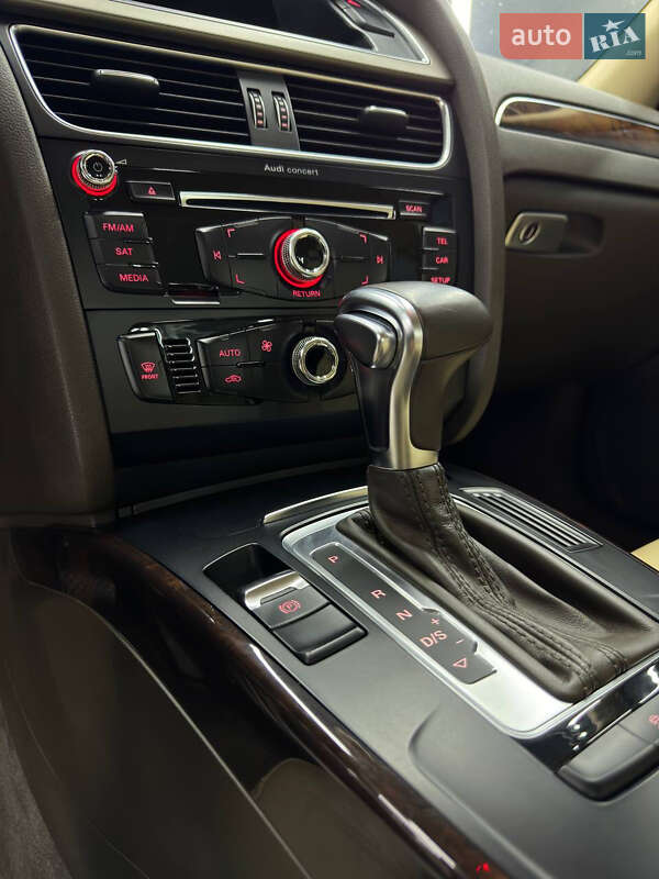 Седан Audi A4 2014 в Ивано-Франковске