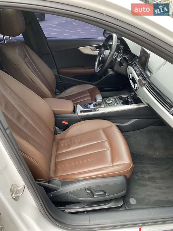 Седан Audi A4 2018 в Тернополе