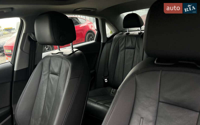 Седан Audi A4 2017 в Мукачево