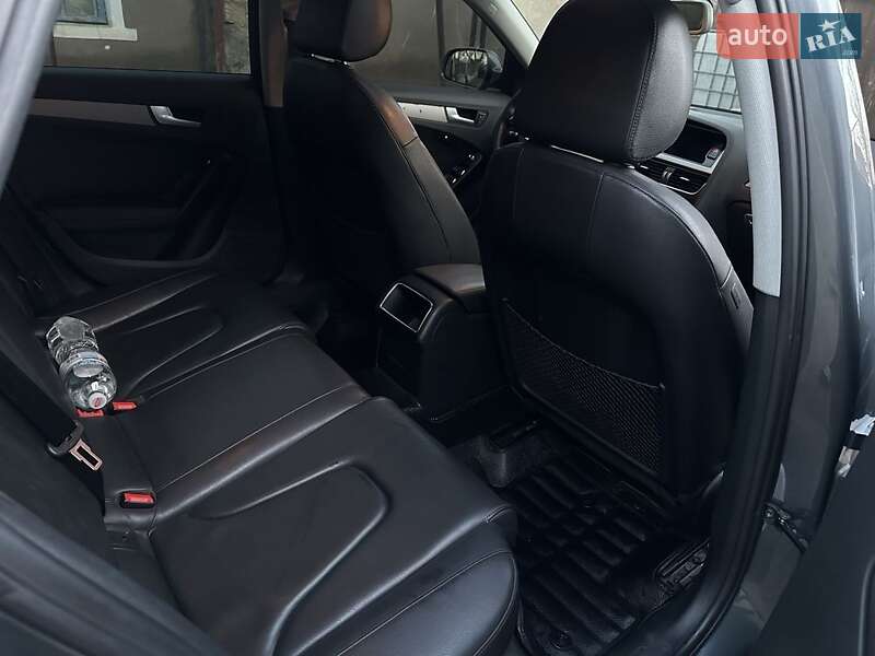 Седан Audi A4 2013 в Николаеве