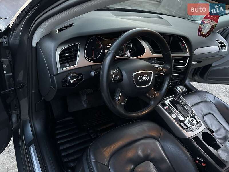 Седан Audi A4 2013 в Николаеве