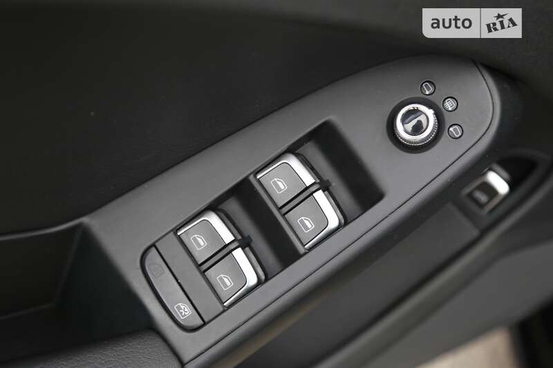 Седан Audi A4 2014 в Киеве