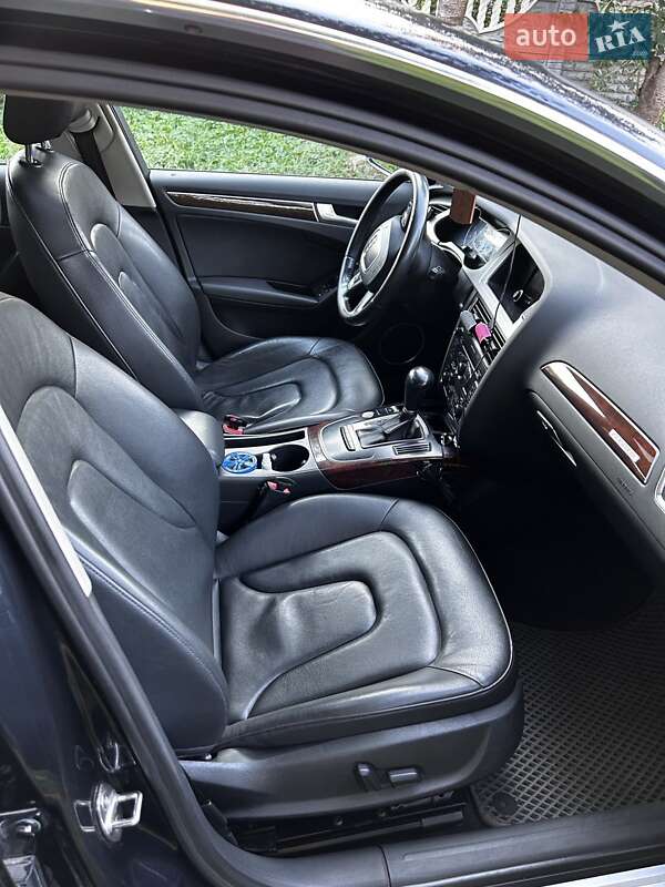 Седан Audi A4 2012 в Новгород-Сіверському