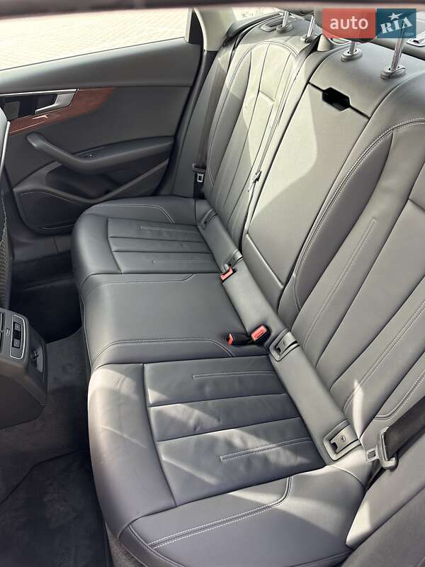 Седан Audi A4 2023 в Киеве