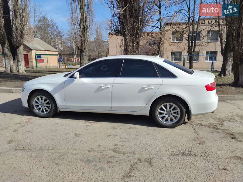 Седан Audi A4 2013 в Кропивницком