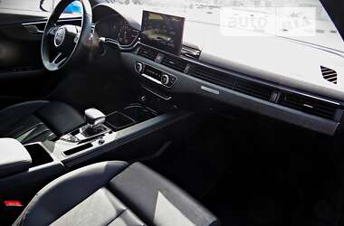 Седан Audi A4 2022 в 