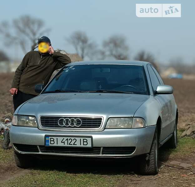 Седан Audi A4 1996 в Курахово