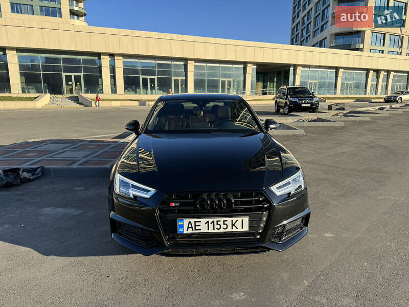 Седан Audi A4 2016 в Києві