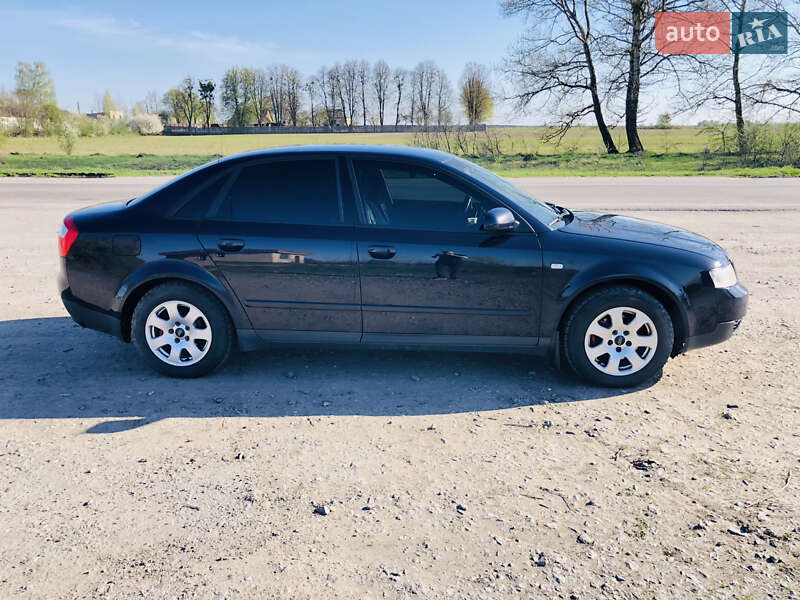 Седан Audi A4 2001 в Полонном