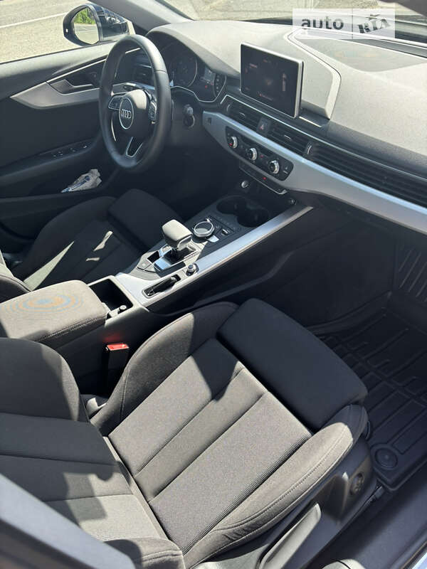 Универсал Audi A4 2019 в Ужгороде