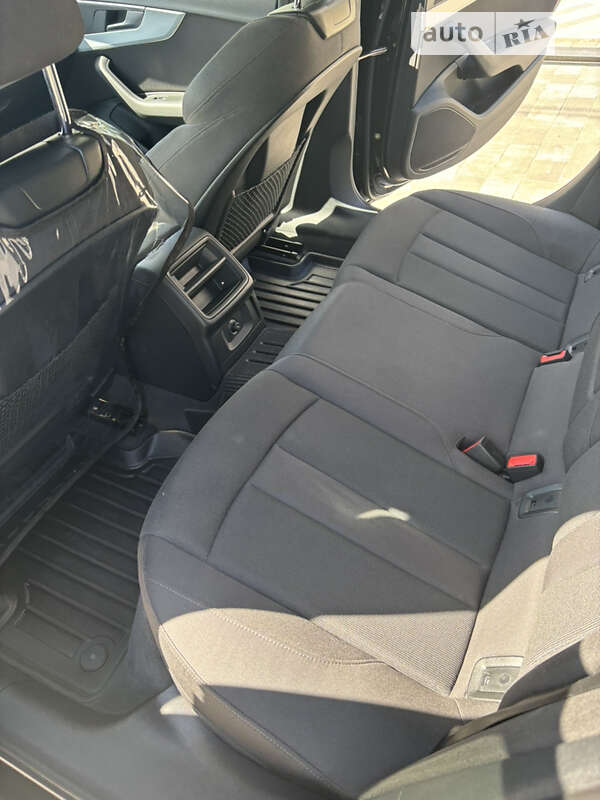 Универсал Audi A4 2019 в Ужгороде