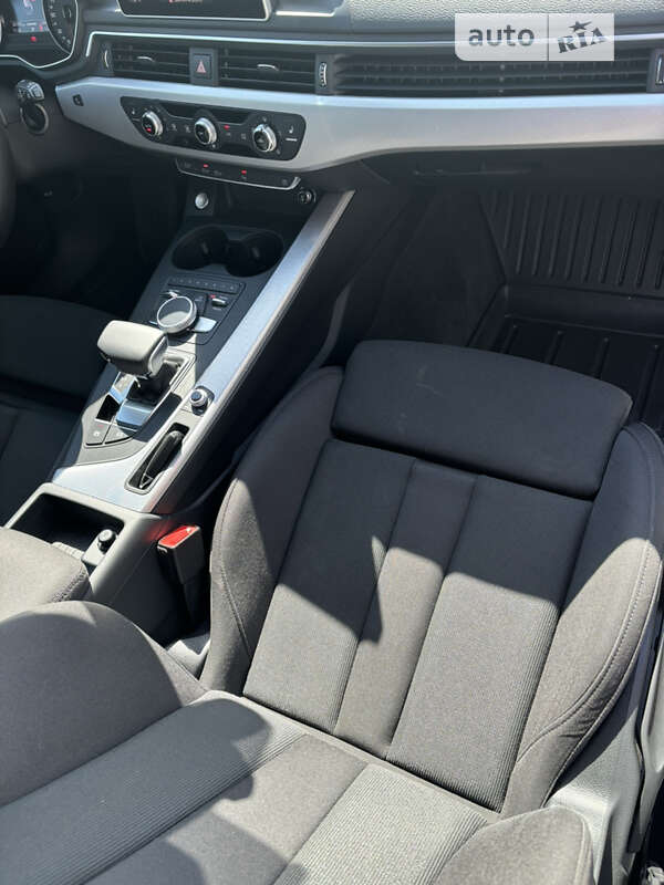 Универсал Audi A4 2019 в Ужгороде