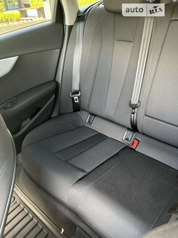Универсал Audi A4 2019 в Ужгороде