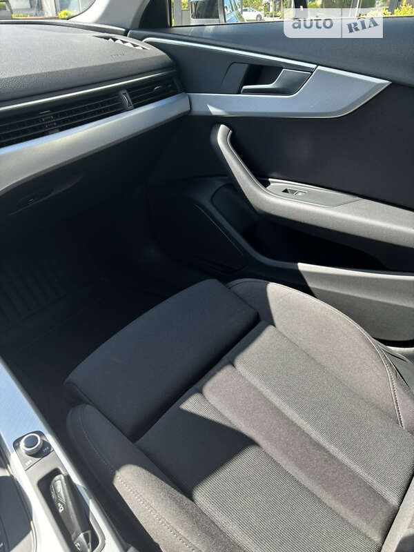 Универсал Audi A4 2019 в Ужгороде
