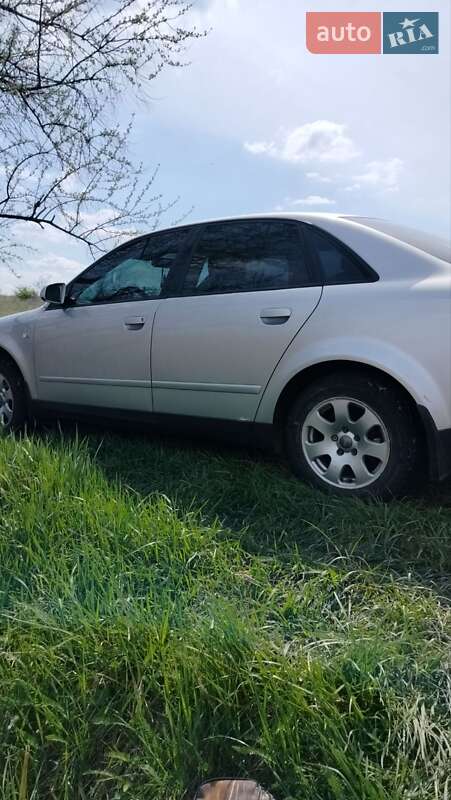 Седан Audi A4 2002 в Новом Буге