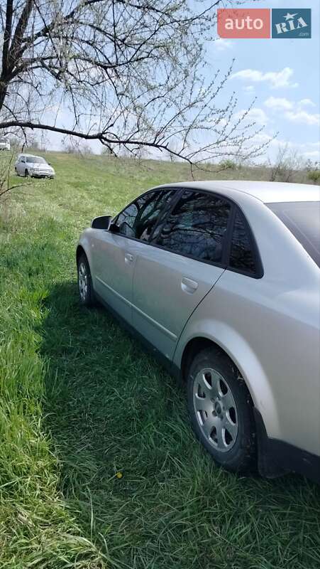 Седан Audi A4 2002 в Новом Буге