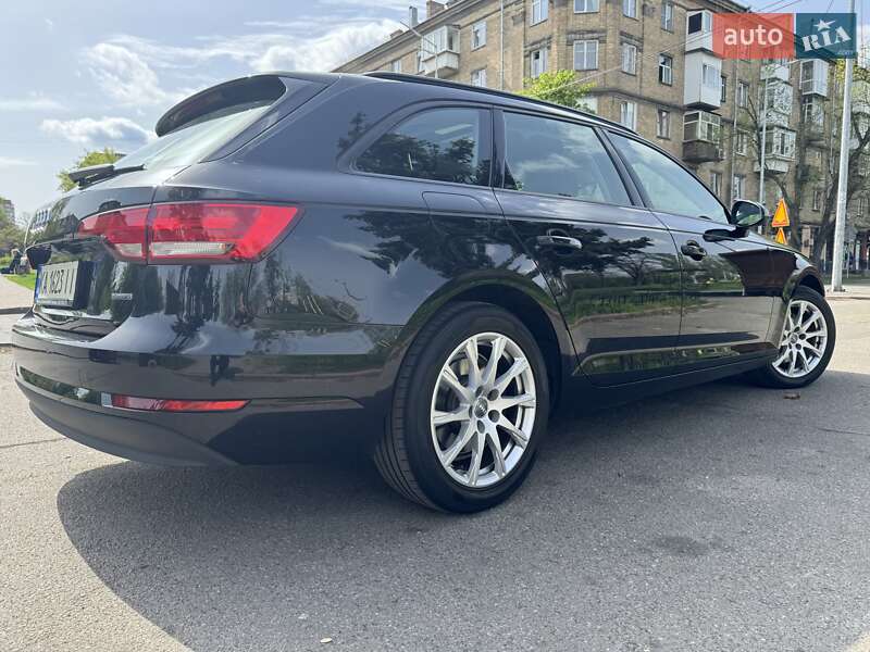 Универсал Audi A4 2018 в Киеве