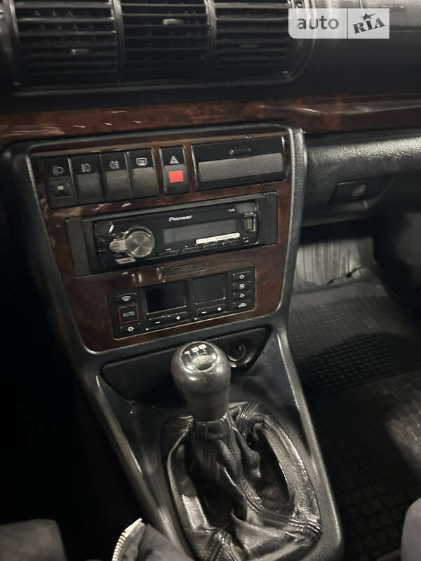 Седан Audi A4 1997 в Володимирі