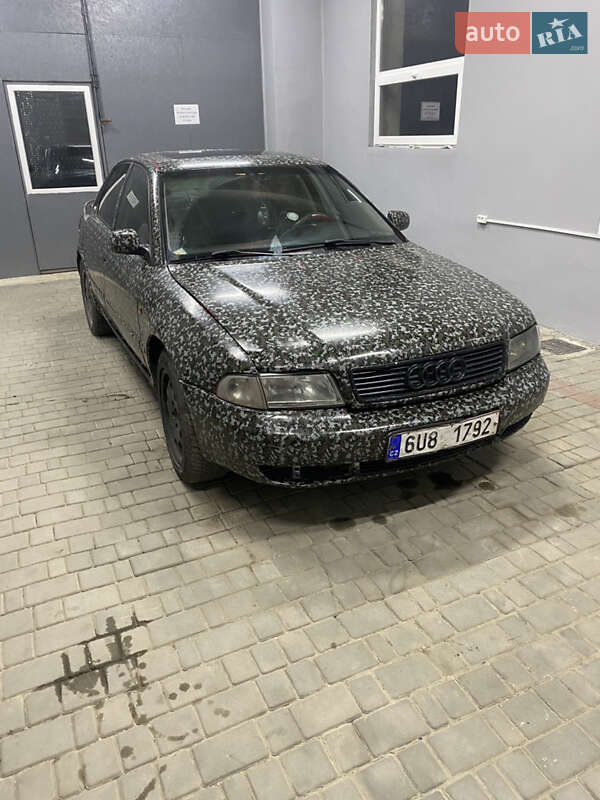 Седан Audi A4 1996 в 