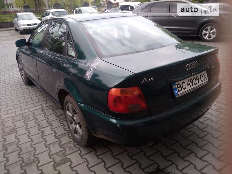 Седан Audi A4 1996 в Новояворовске