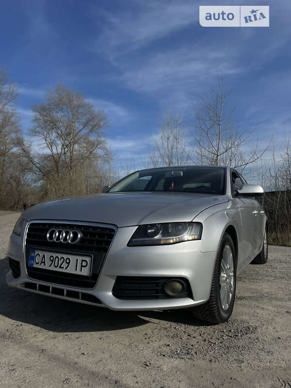 Седан Audi A4 2010 в Києві