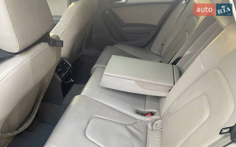 Седан Audi A4 2010 в Ужгороде