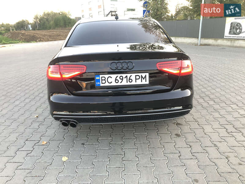 Седан Audi A4 2014 в Львове