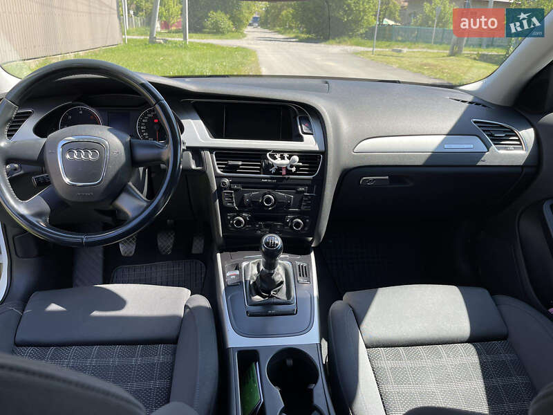 Універсал Audi A4 2011 в Ужгороді