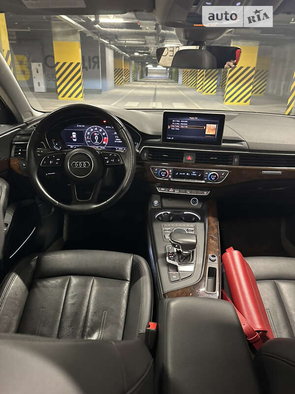 Седан Audi A4 2018 в Львове