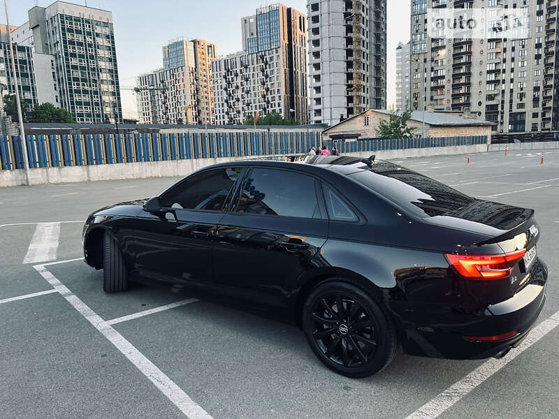 Седан Audi A4 2016 в Киеве