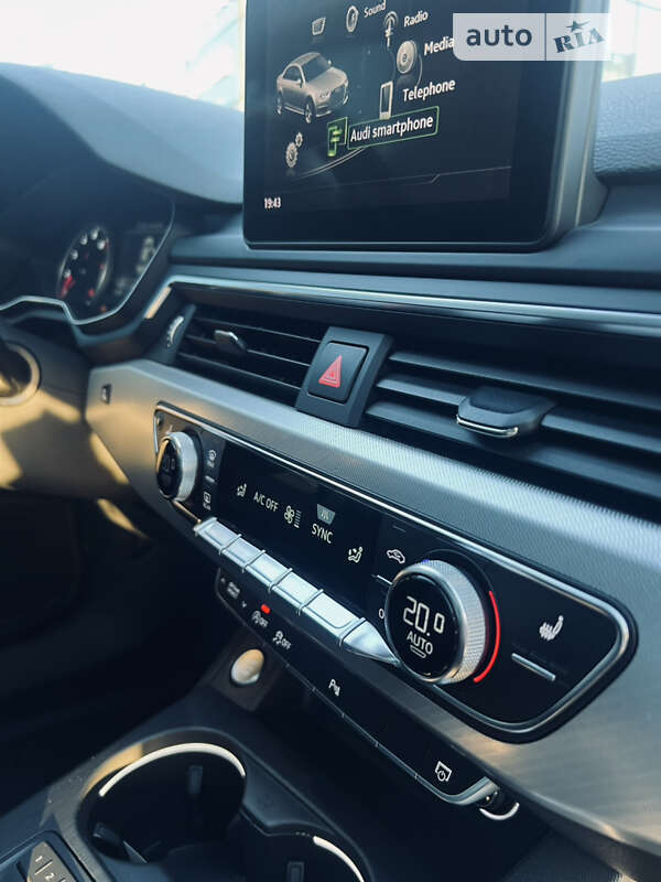 Седан Audi A4 2016 в Киеве