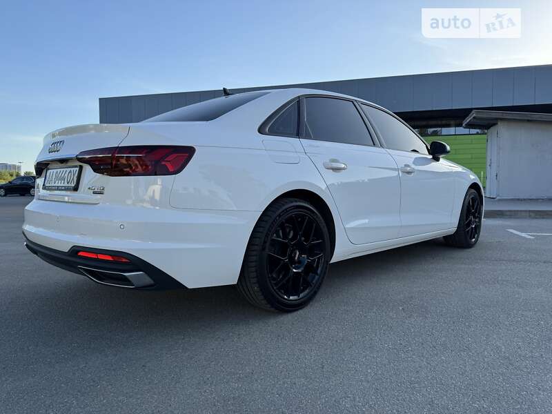 Седан Audi A4 2021 в Києві
