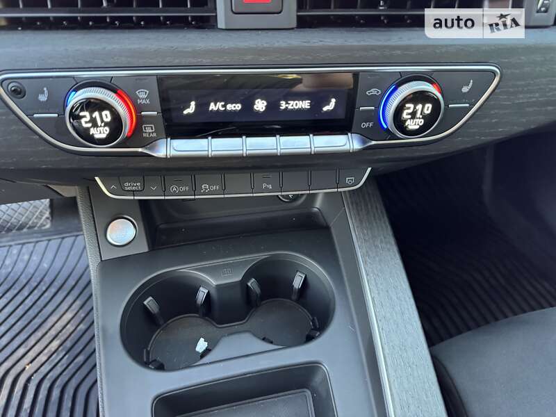 Седан Audi A4 2021 в Києві