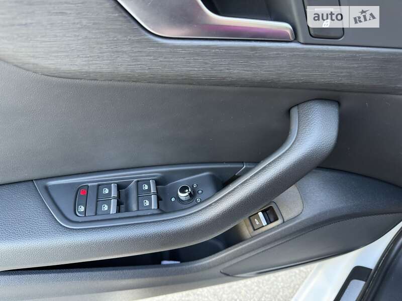 Седан Audi A4 2021 в Києві