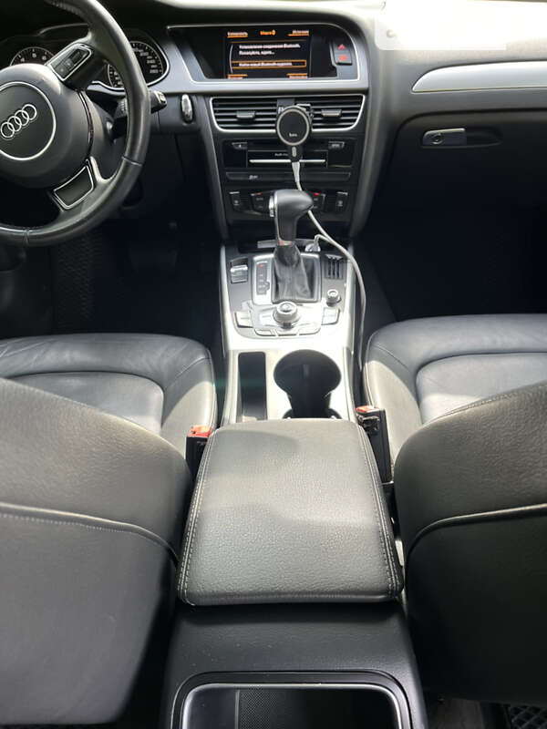 Седан Audi A4 2014 в Дніпрі