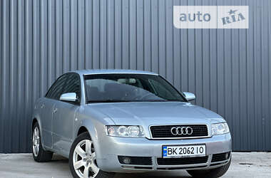 Седан Audi A4 2004 в Сарнах