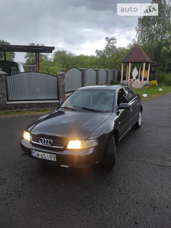 Седан Audi A4 2000 в Сваляве