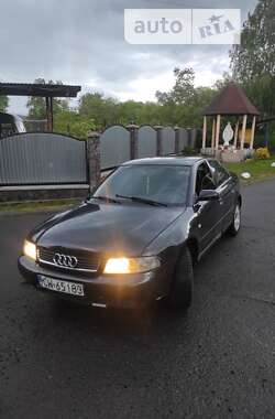 Седан Audi A4 2000 в Сваляве